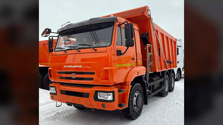 У дилеров появились серьёзно модернизированные грузовики КамАЗ-6520 — с новым двигателем Cummins, удлинённой кабиной и кондиционером